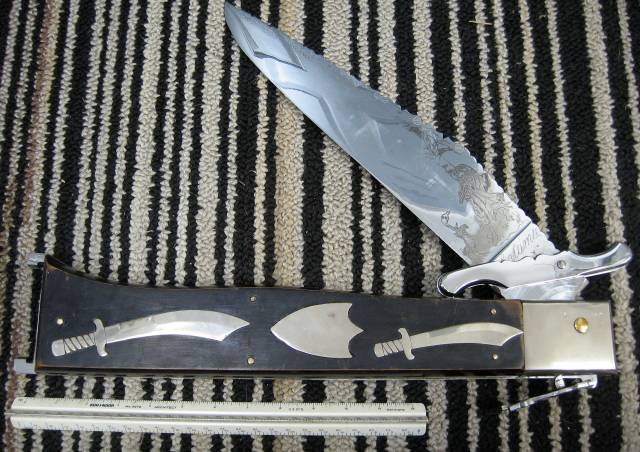Latama giant display knife